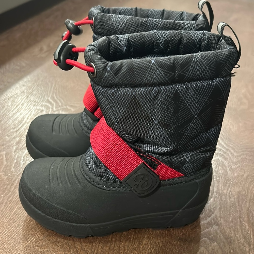 Northside insulated toddler snow boots size 6.